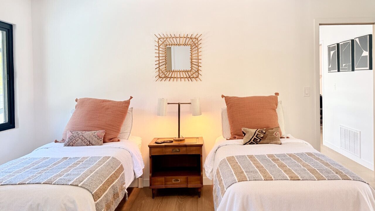 Photo of Bedroom in Meiners Oaks