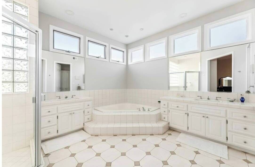 Photo of Bathroom in Tree Section