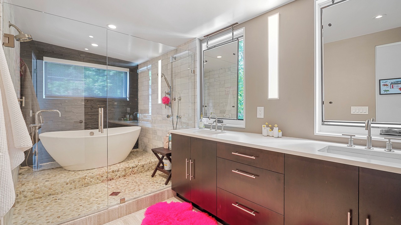 Photo of Bathroom in Newlands