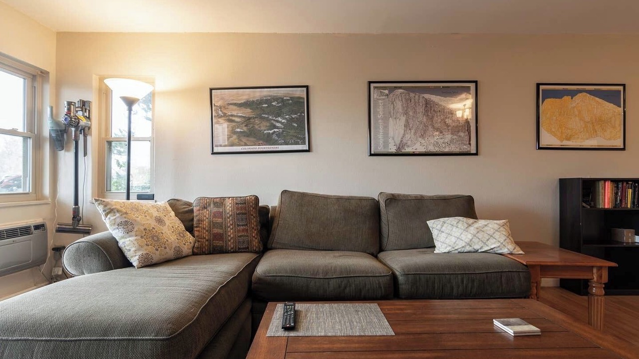 Photo of Livingroom in Glenwood Grove - North Iris