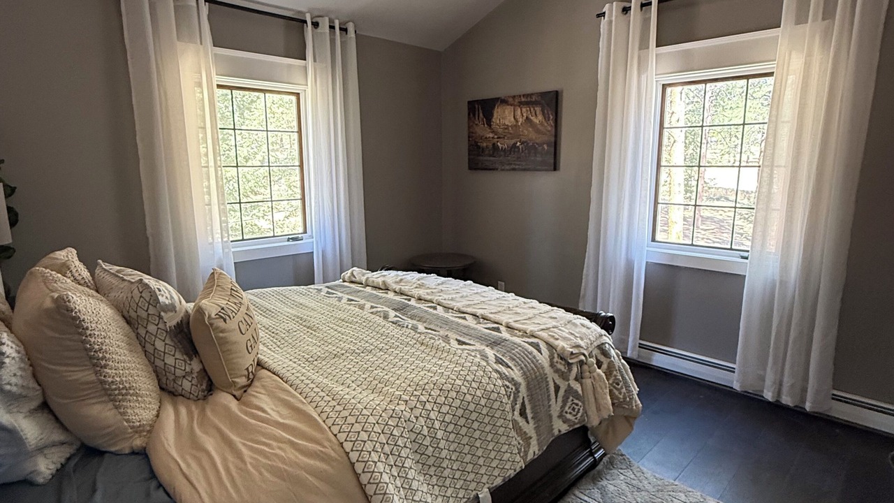 Photo of Bedroom in Evergreen Meadows