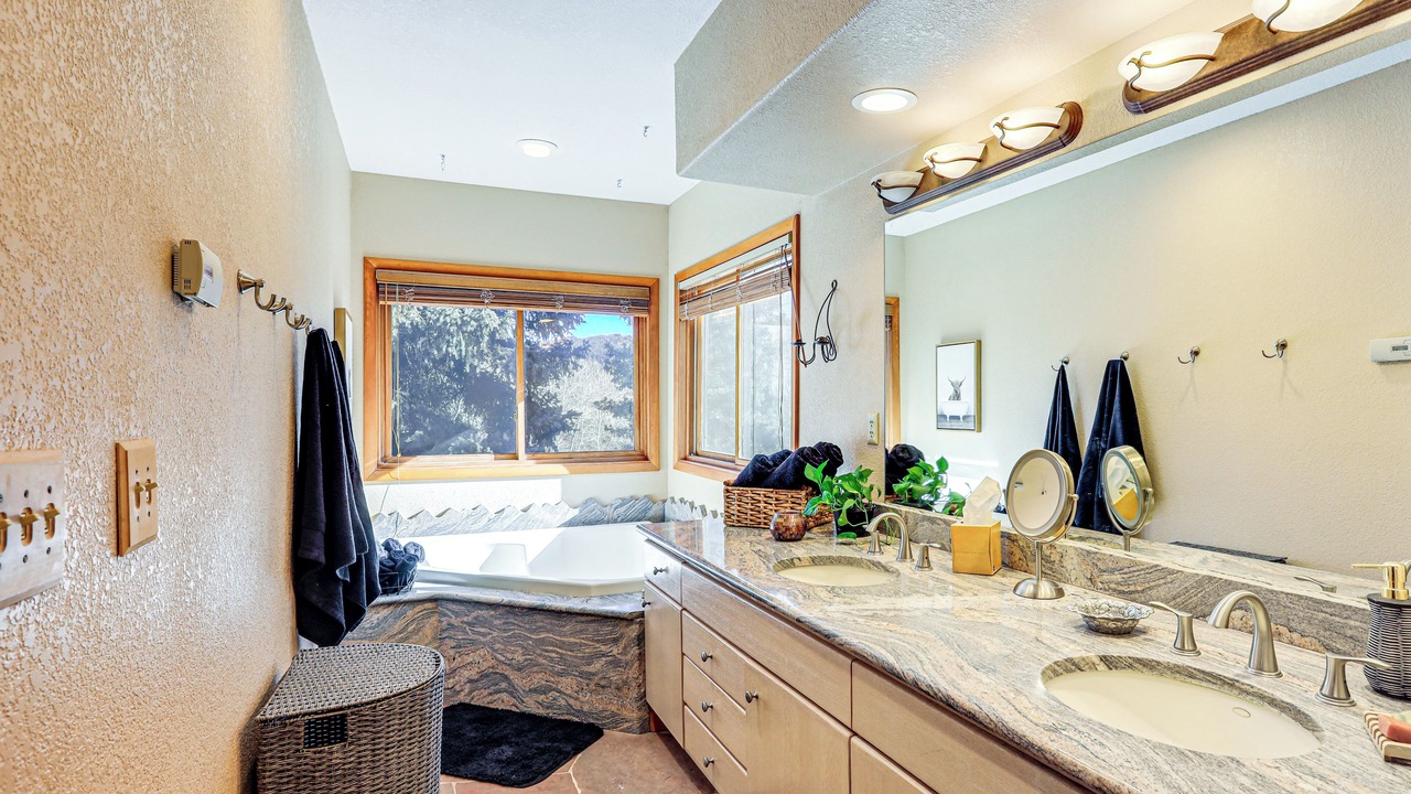 Photo of Bathroom in Evergreen Meadows