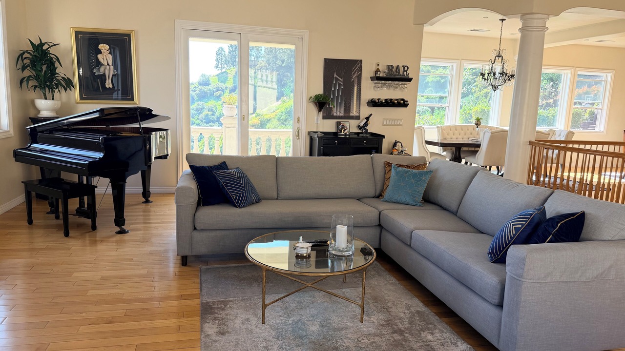 Photo of Livingroom in La Canada Flintridge