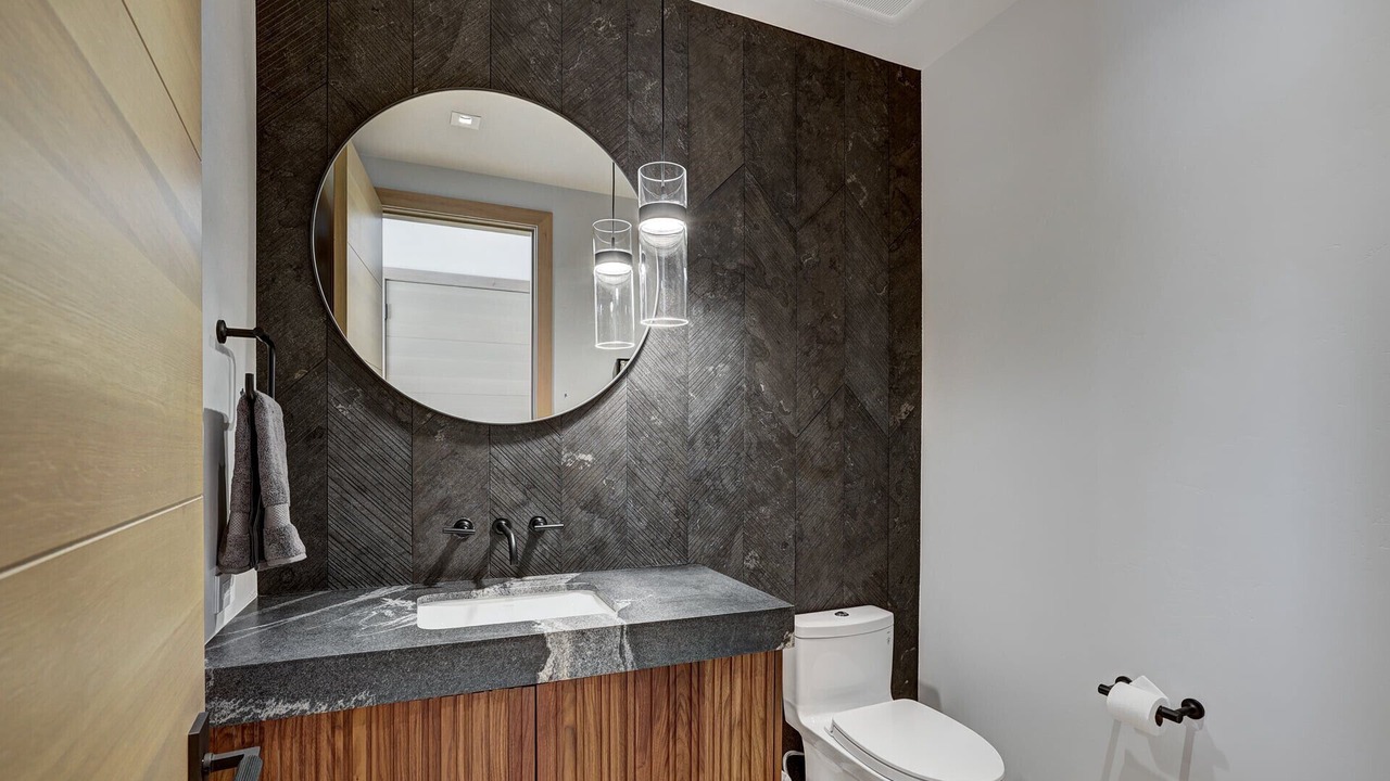 Photo of Bathroom in Peak 8