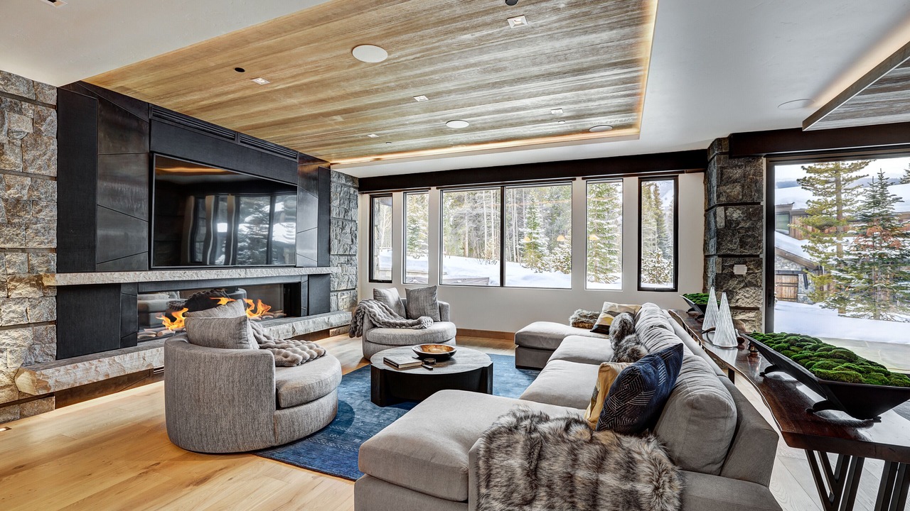 Photo of Livingroom in Peak 8