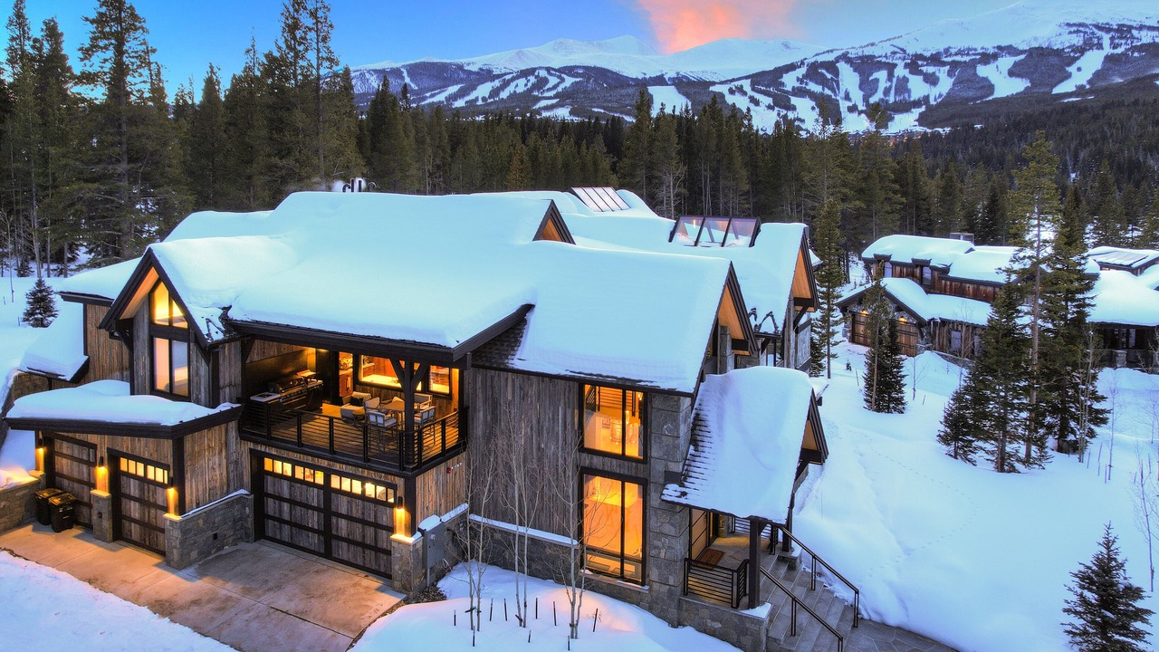 Photo of Outdoor in Peak 8