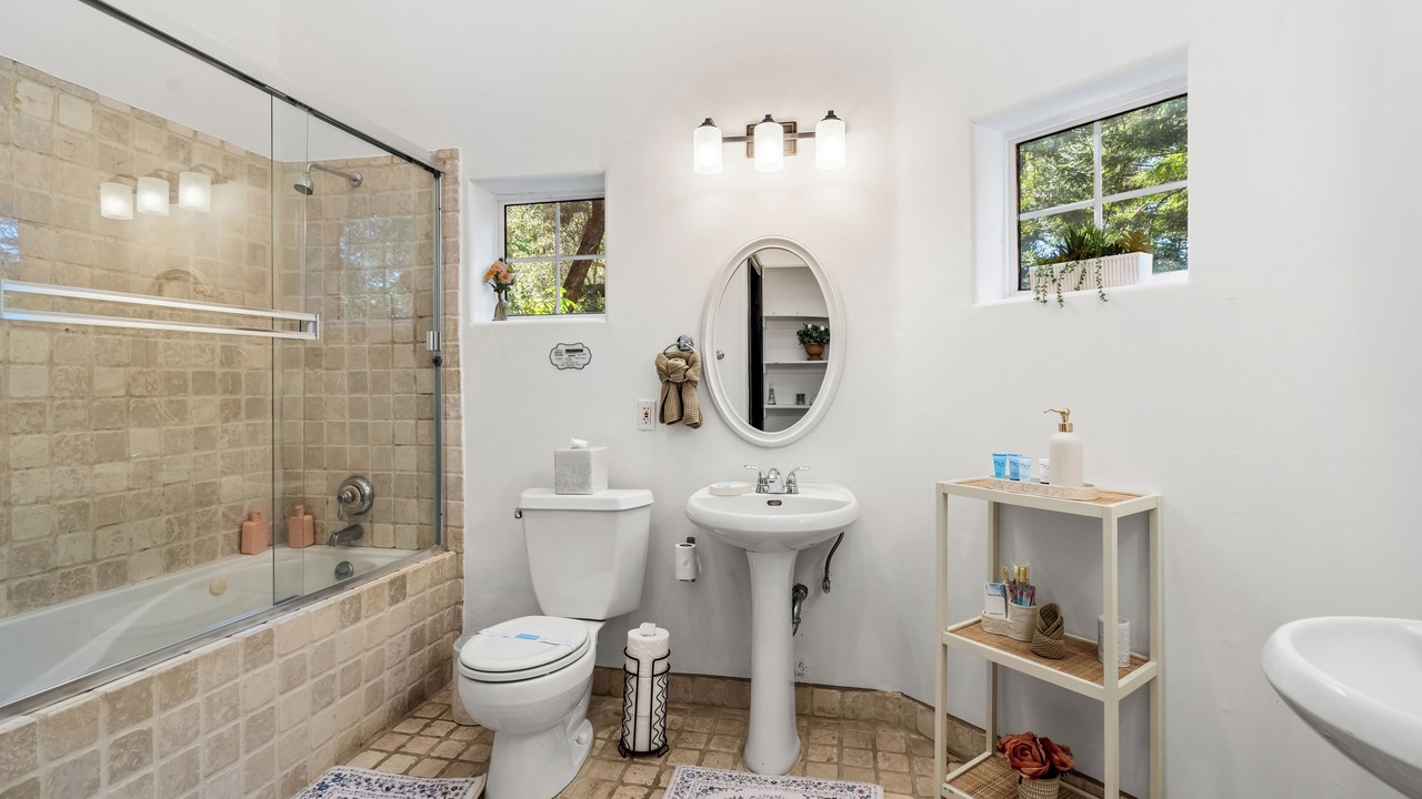 Photo of Bathroom in Los Angeles