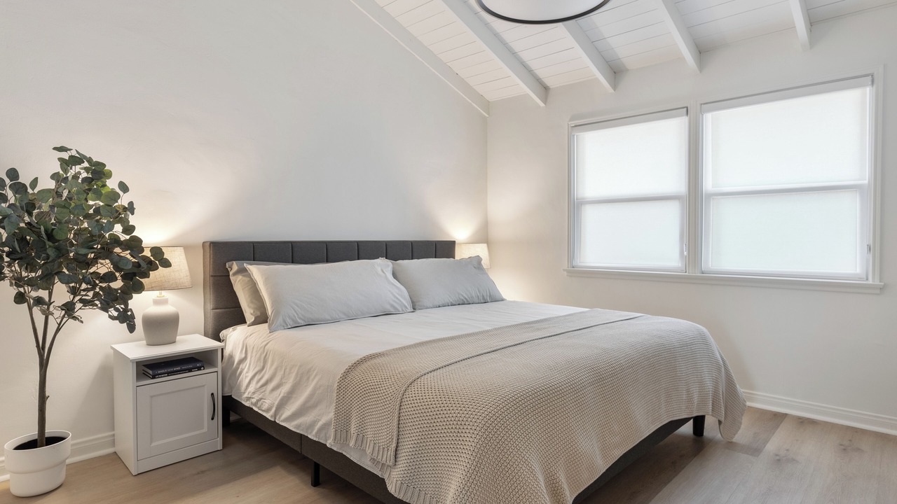 Photo of Bedroom in La Crescenta