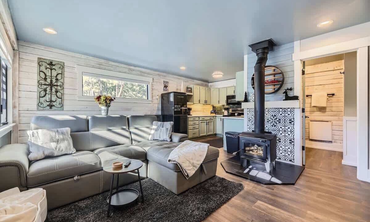 Photo of Livingroom in Indian Hills