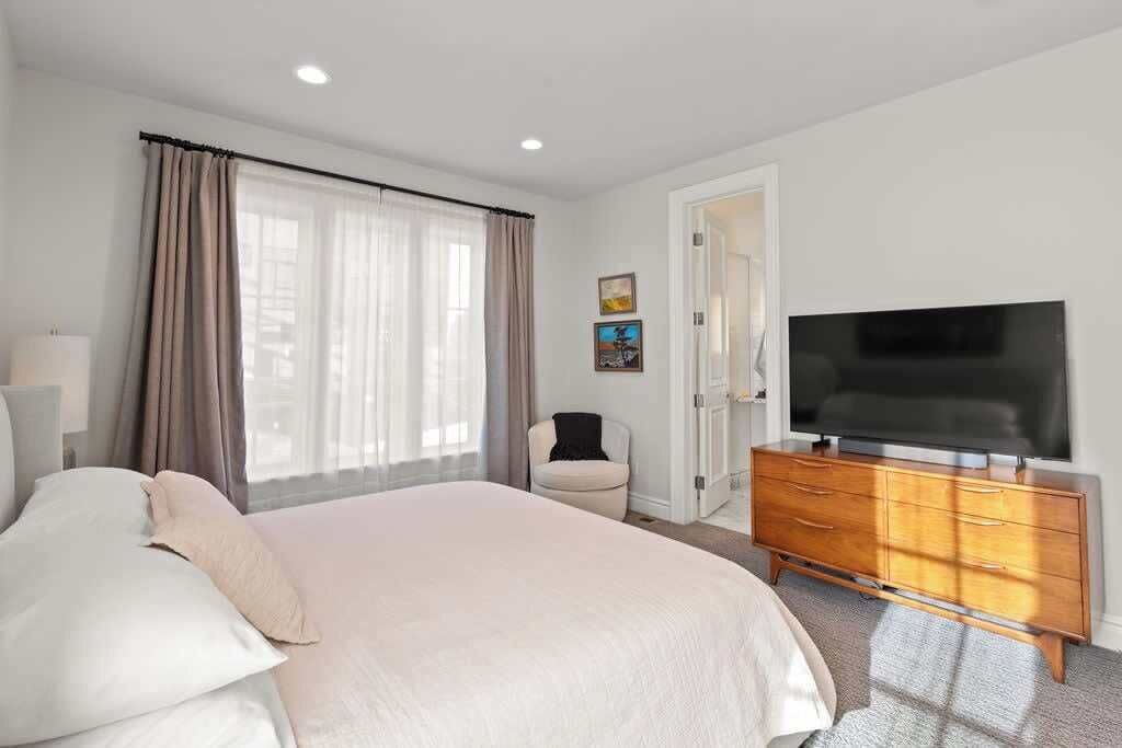 Photo of Bedroom in Five Points