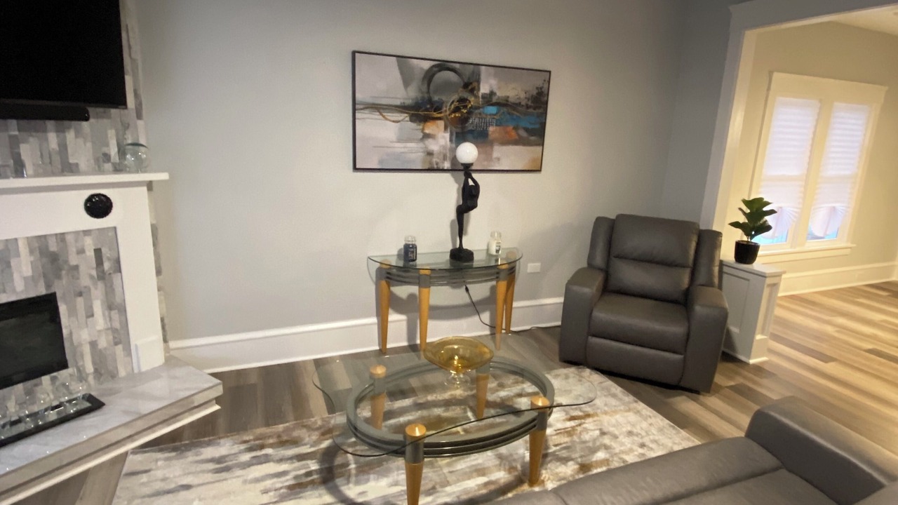Photo of Livingroom in Akron