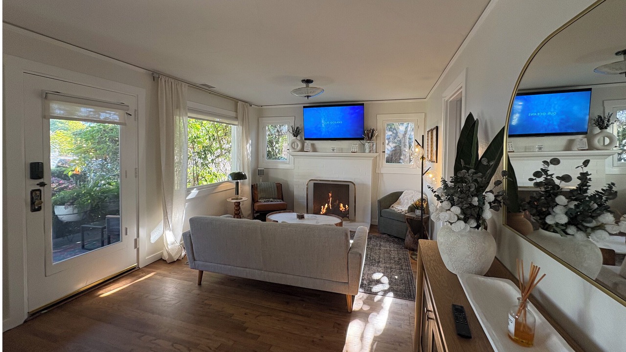 Photo of Livingroom in Westside