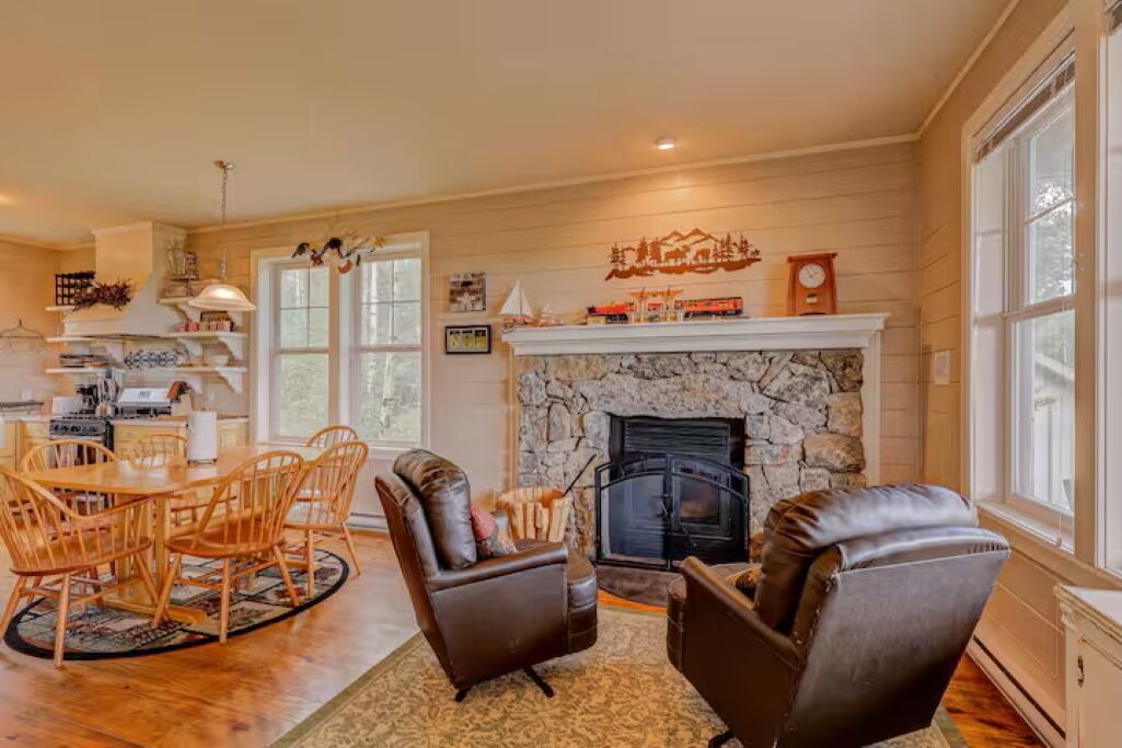 Photo of Livingroom in Warm Springs