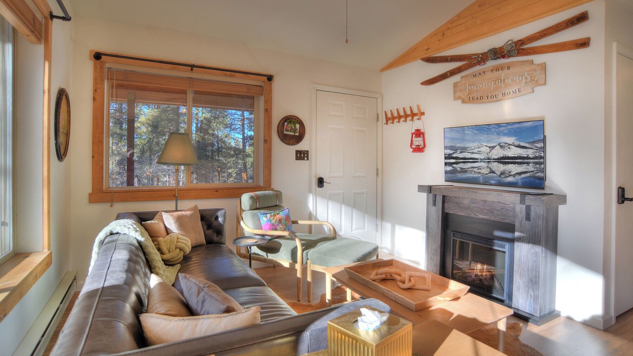 Photo of Livingroom in Forest Lakes