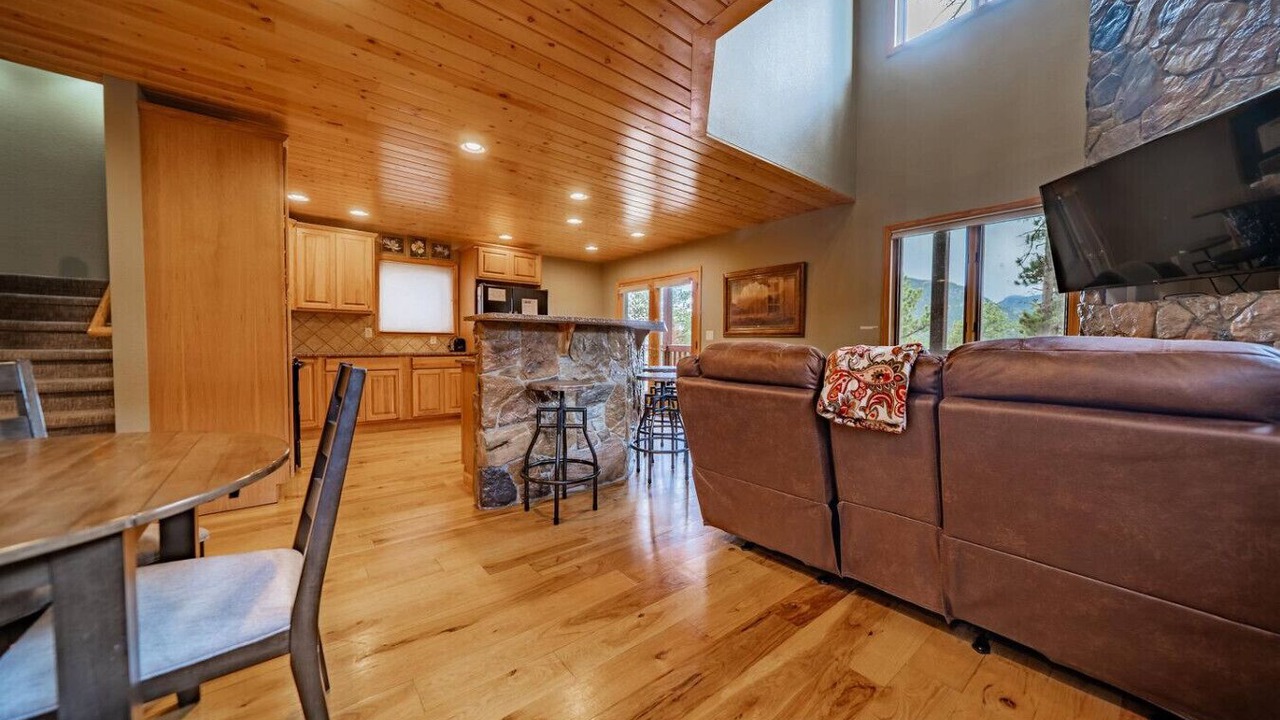 Photo of Livingroom in Stanley Hills