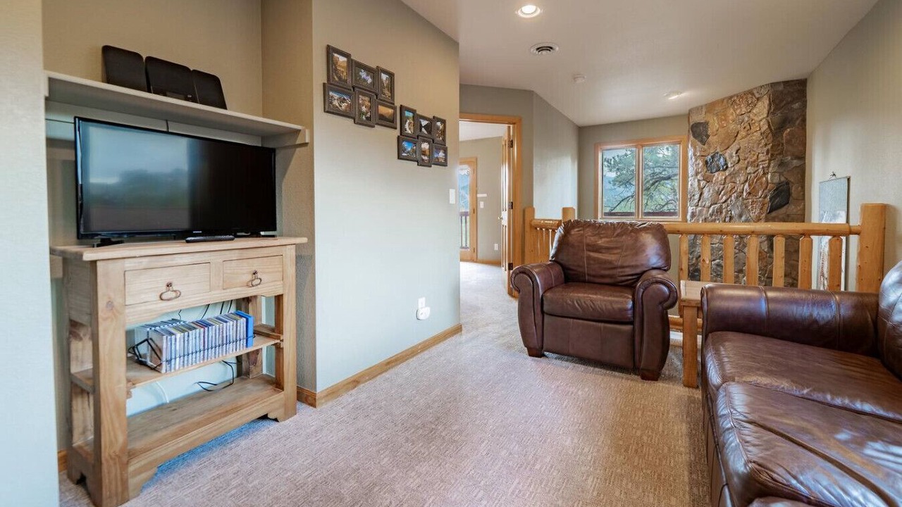 Photo of Livingroom in Stanley Hills
