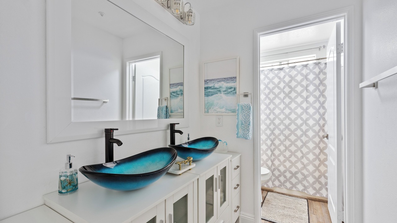 Photo of Bathroom in Oxnard