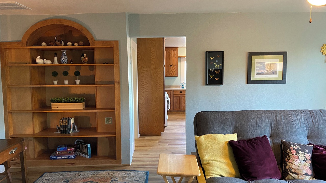 Photo of Livingroom in Humboldt Hill