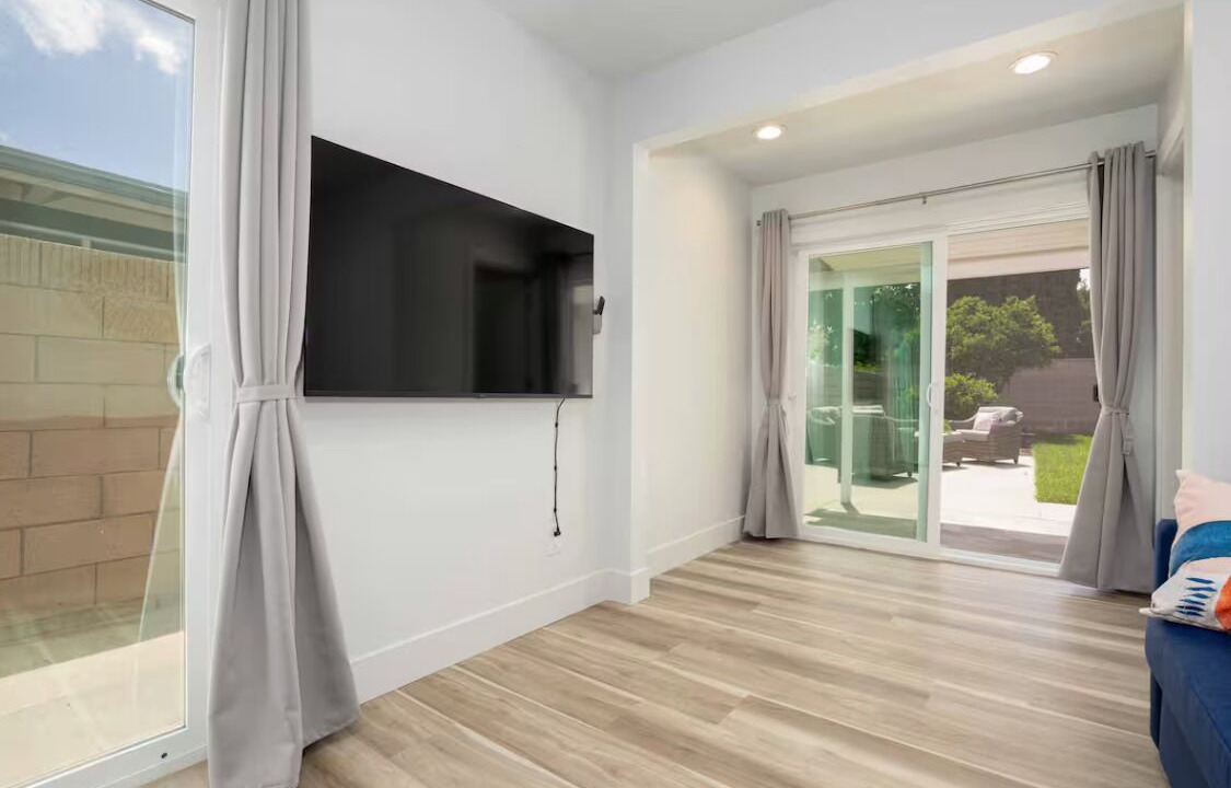 Photo of Livingroom in Midway City