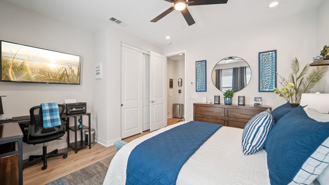Photo of Bedroom in Lake Forest