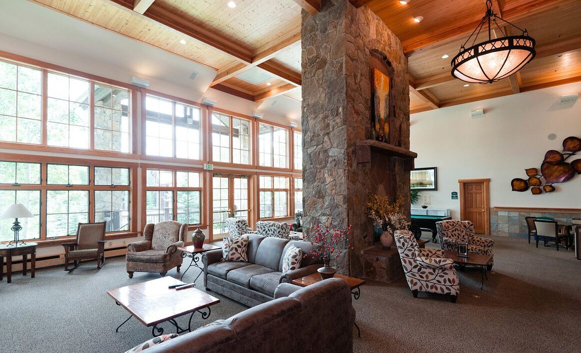 Photo of Livingroom in Peak 9