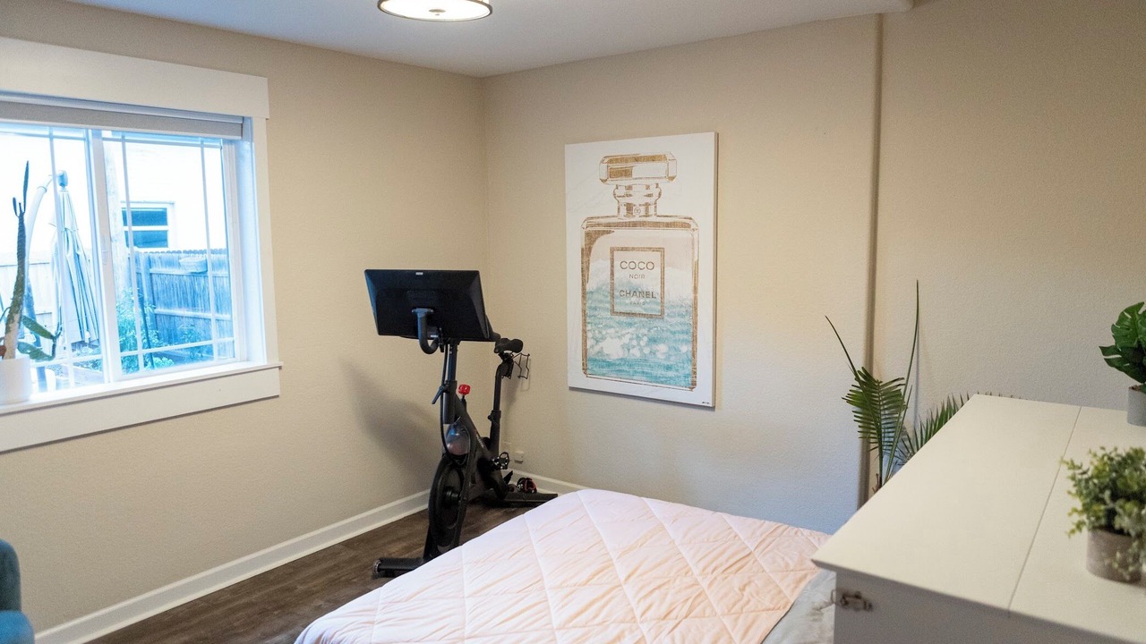 Photo of Bedroom in Jefferson Park