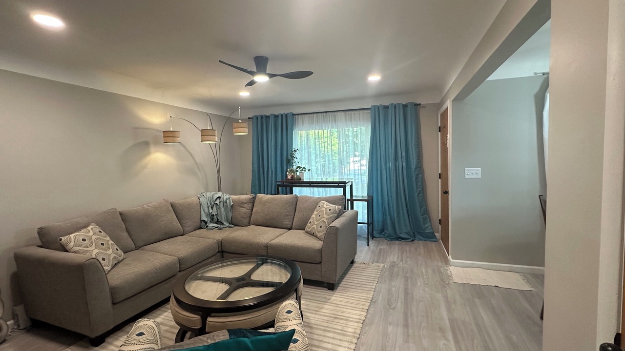 Photo of Livingroom in Mentor Headlands