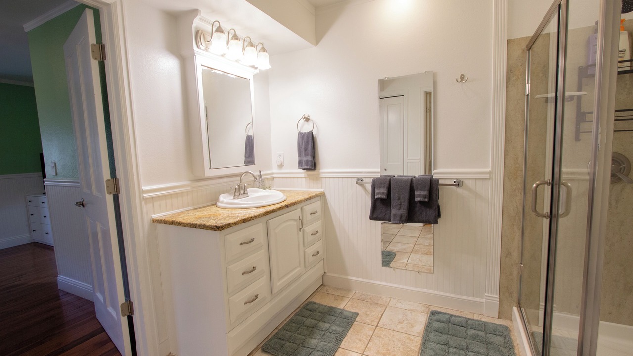 Photo of Bathroom in Cascade