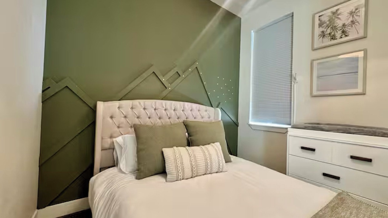 Photo of Bedroom in Five Points