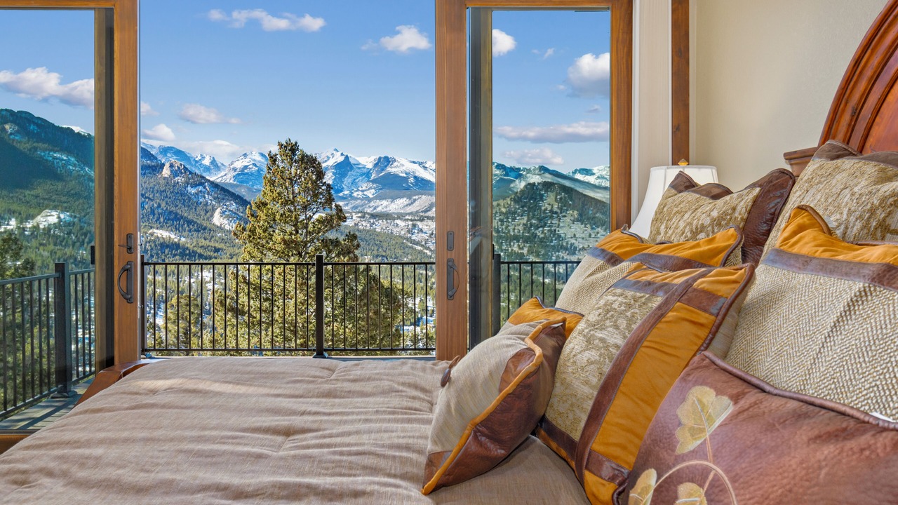 Photo of Bedroom in Windcliff Estates