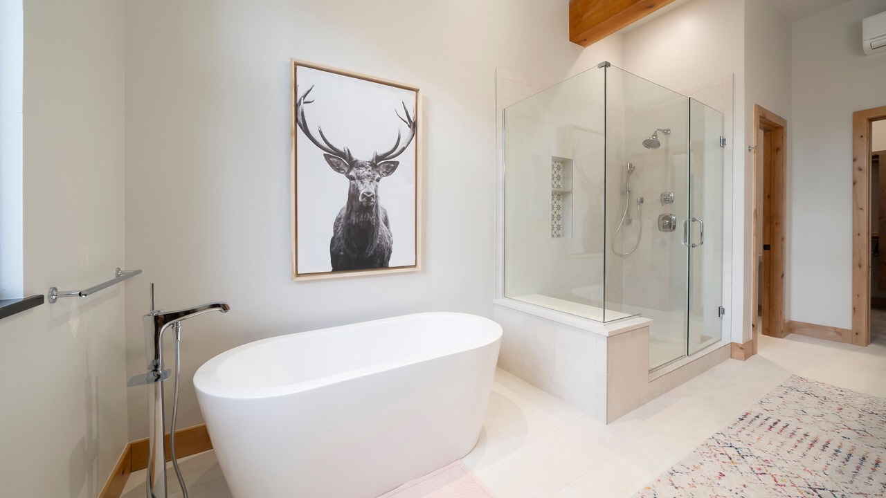 Photo of Bathroom in Peak 8