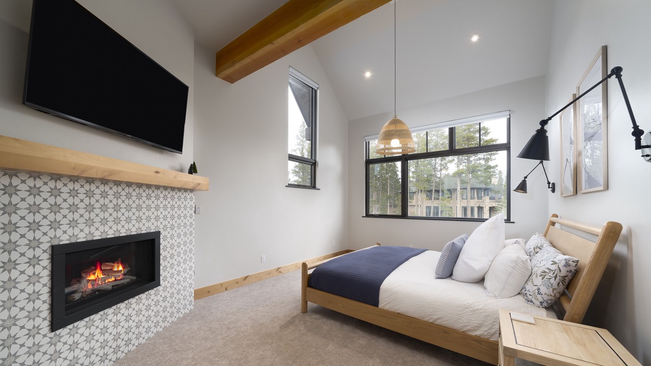 Photo of Bedroom in Peak 8