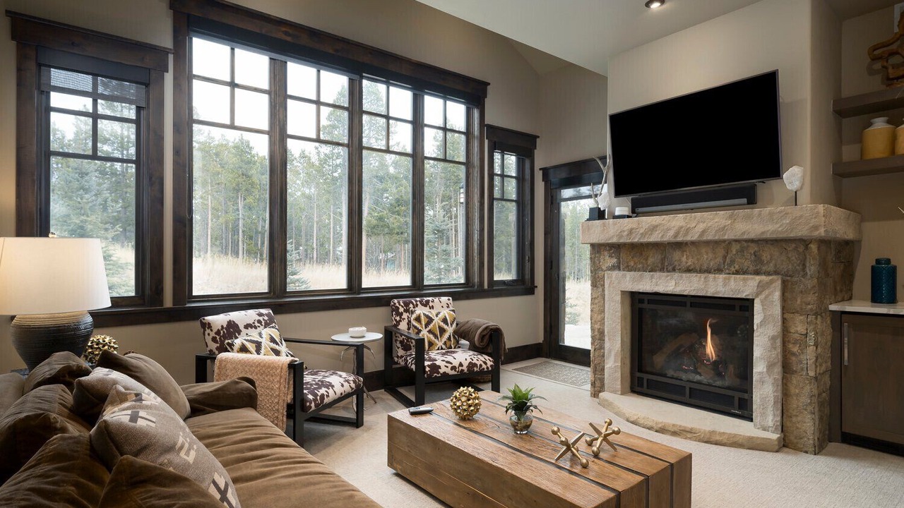 Photo of Livingroom in Peak 8