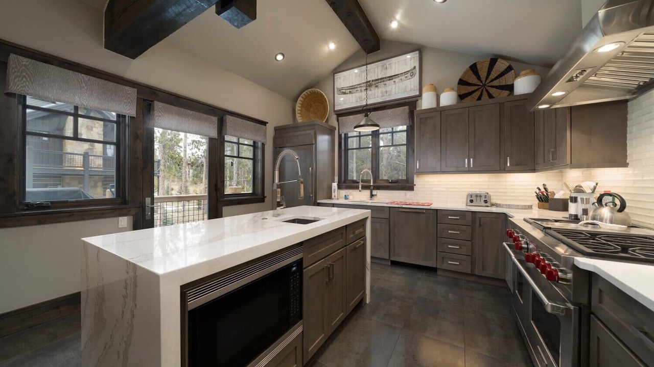 Photo of Kitchen in Peak 8