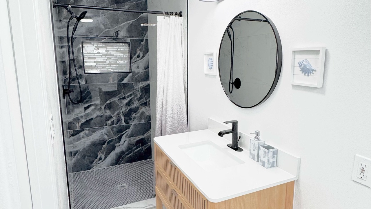 Photo of Bathroom in Midway City