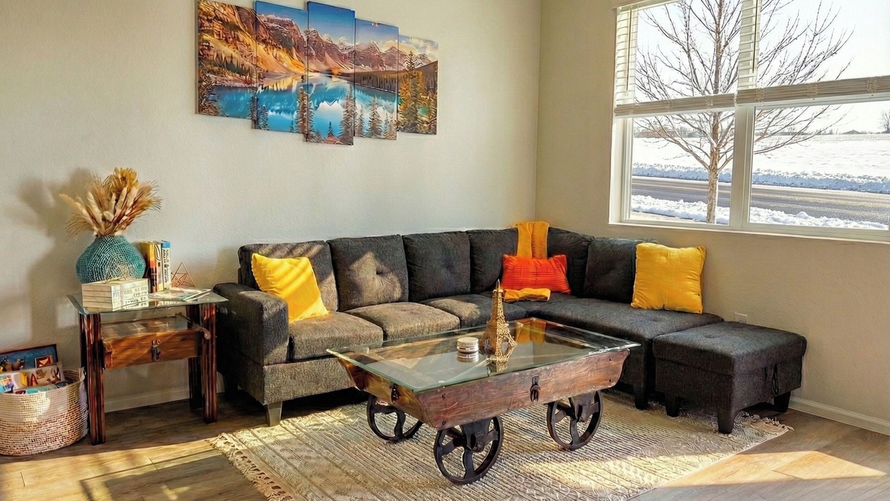 Photo of Livingroom in Aurora