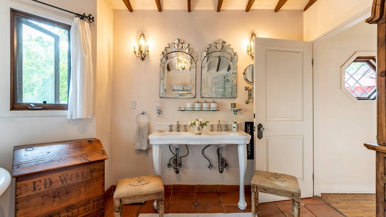 Photo of Bathroom in Valley Village