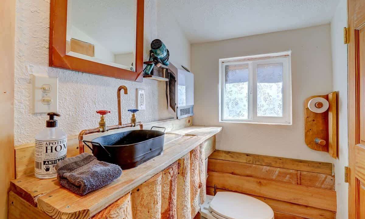 Photo of Bathroom in Pine
