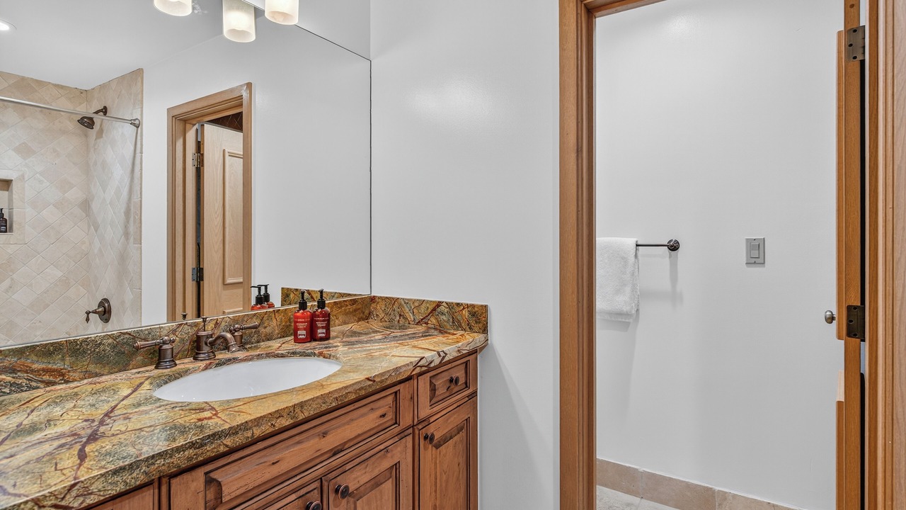 Photo of Bathroom in Highlands Townhomes