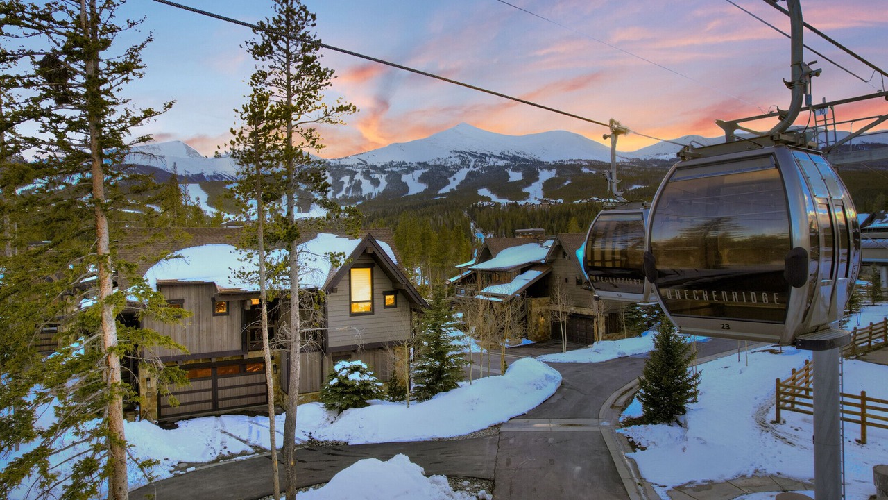 Photo of Outdoor in Peak 8