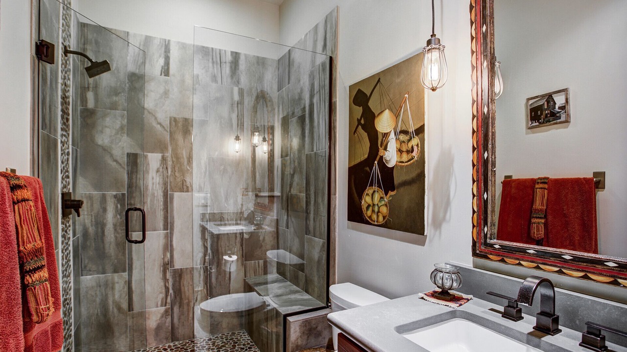 Photo of Bathroom in Peak 8
