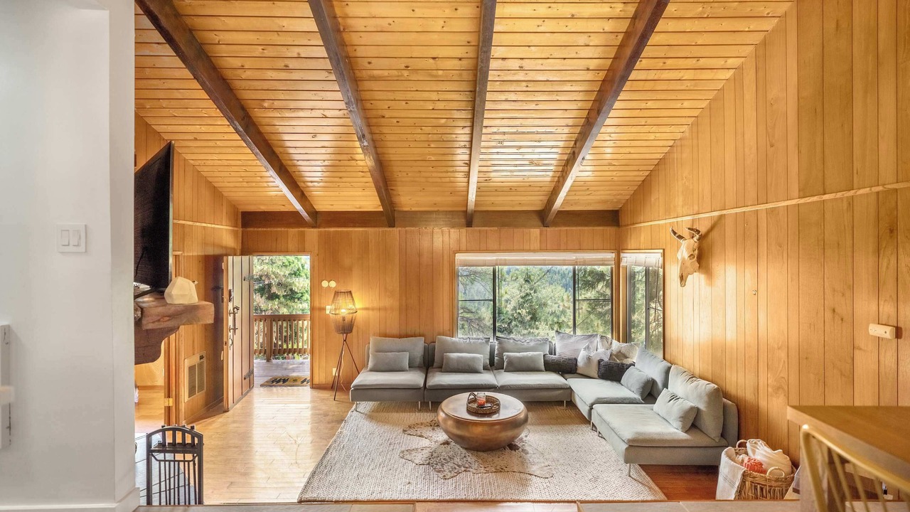 Photo of Bedroom in Crestline