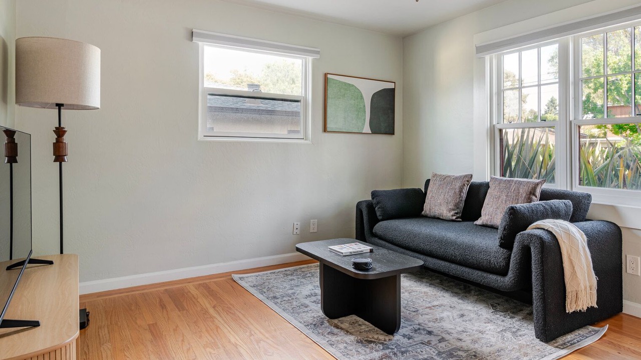 Photo of Livingroom in Downtown North