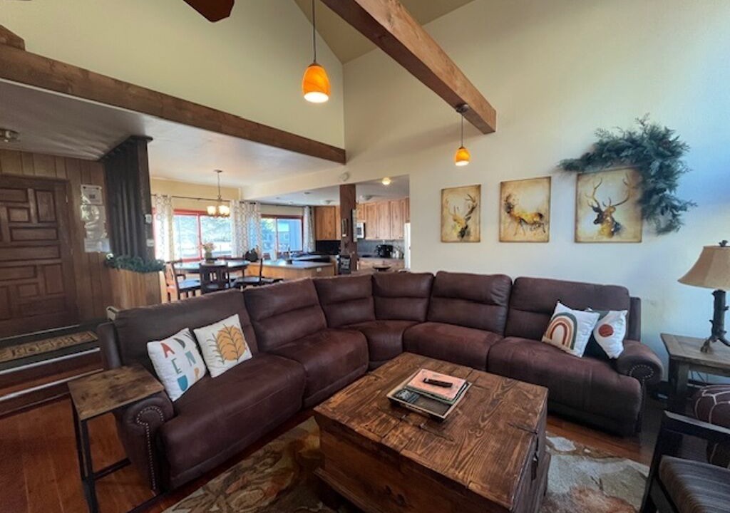 Photo of Livingroom in Ponderosa Pines