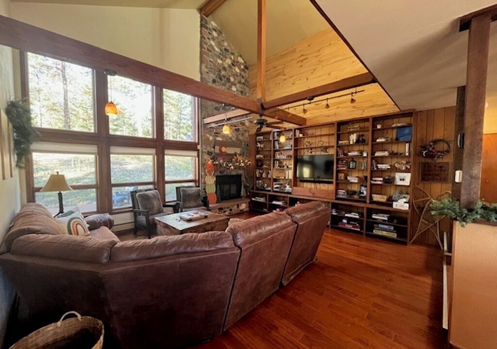 Photo of Livingroom in Ponderosa Pines