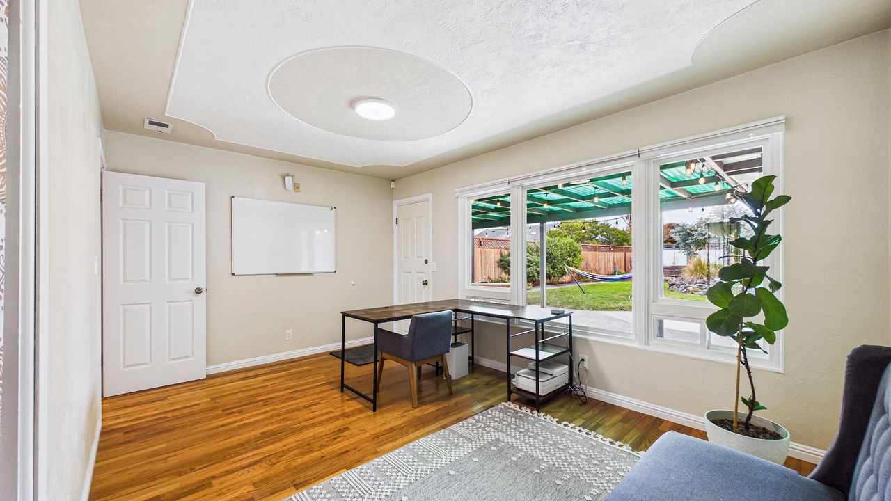 Photo of Livingroom in Eureka