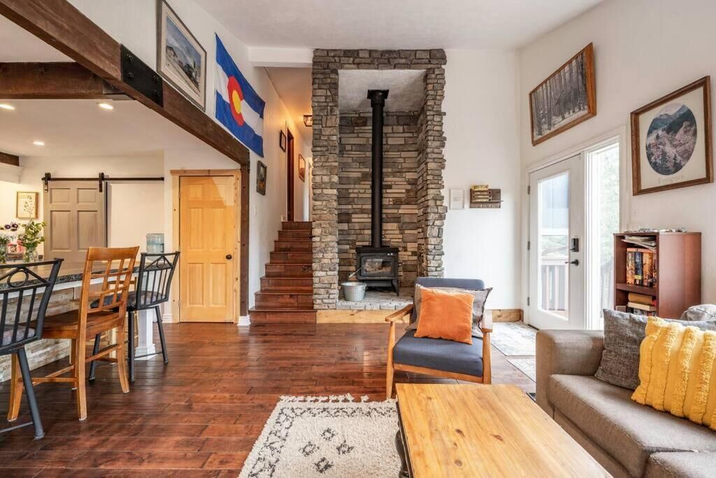 Photo of Livingroom in Idaho Springs