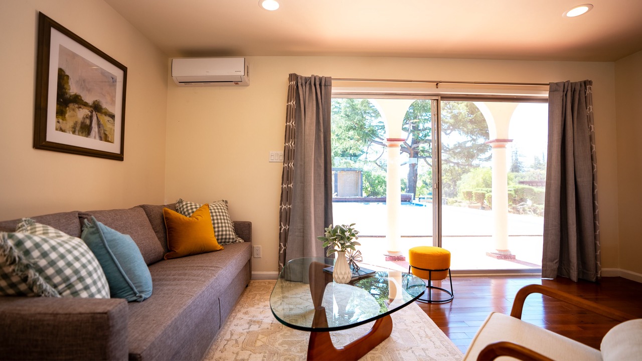 Photo of Livingroom in East Foothills