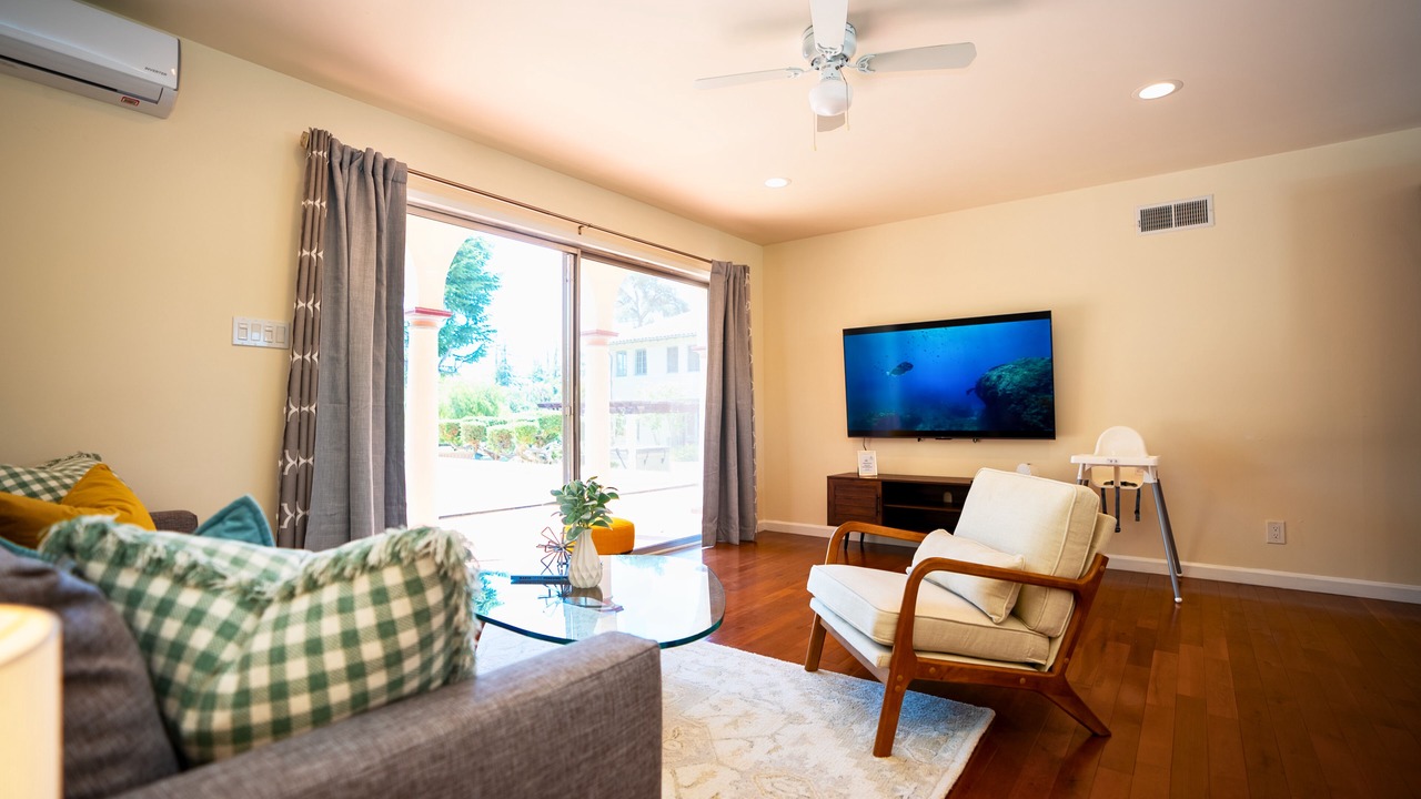 Photo of Livingroom in East Foothills