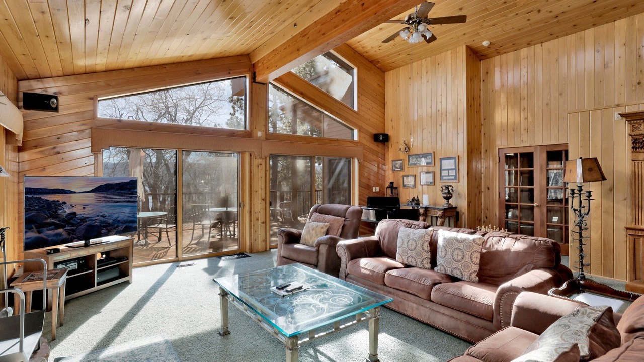 Photo of Livingroom in Fawnskin